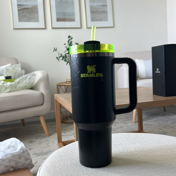 Stanley Halloween Web Black Glow in the Dark Quencher H2.0 Flowstate Stainless - Picture 4 of 16